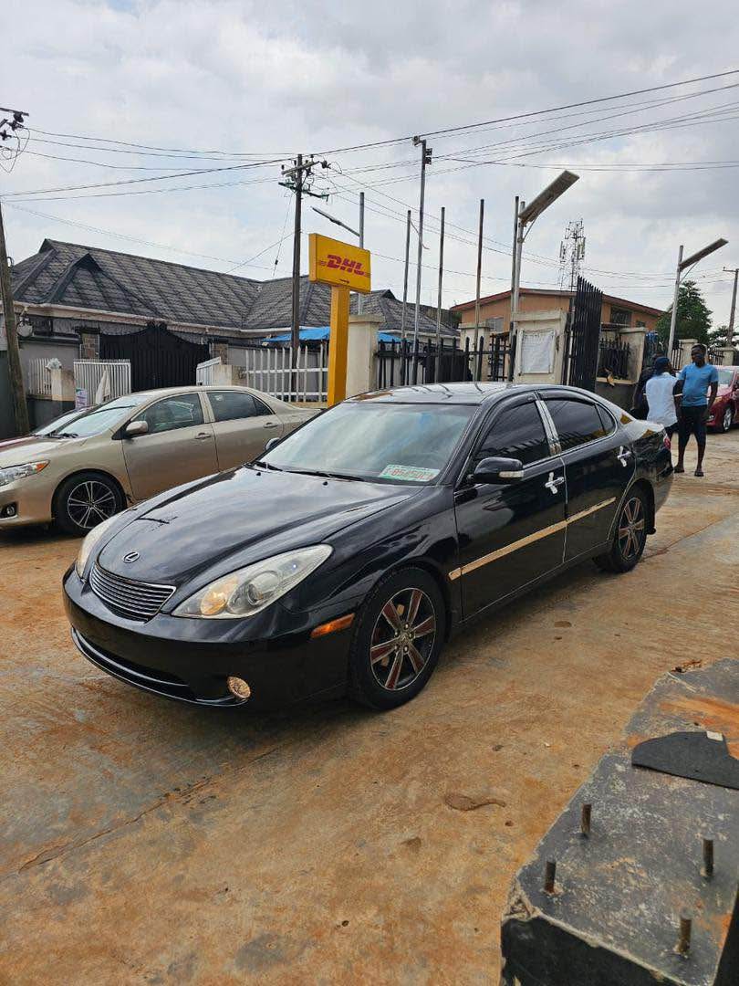 A picture of Lexus ES330