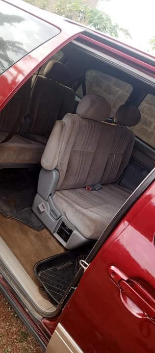 A picture of Belgium standard Toyota Sienna 2000 model With a very low