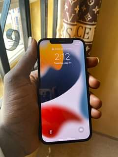 A picture of iPhone 12 128gb