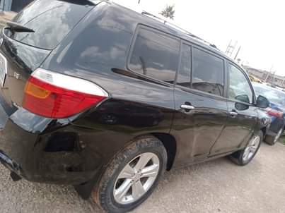 A picture of 2010 Toyota Highlander untempered Engine and gear factory fitted AC