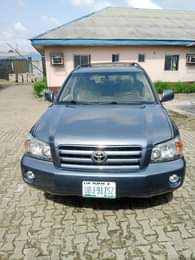 A picture of SUPER CLEAN 2005 MODEL TOYOTA HIGHLANDER FIRST BODY 3 SEATER