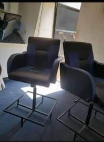A picture of Vioo vya saloon na viti