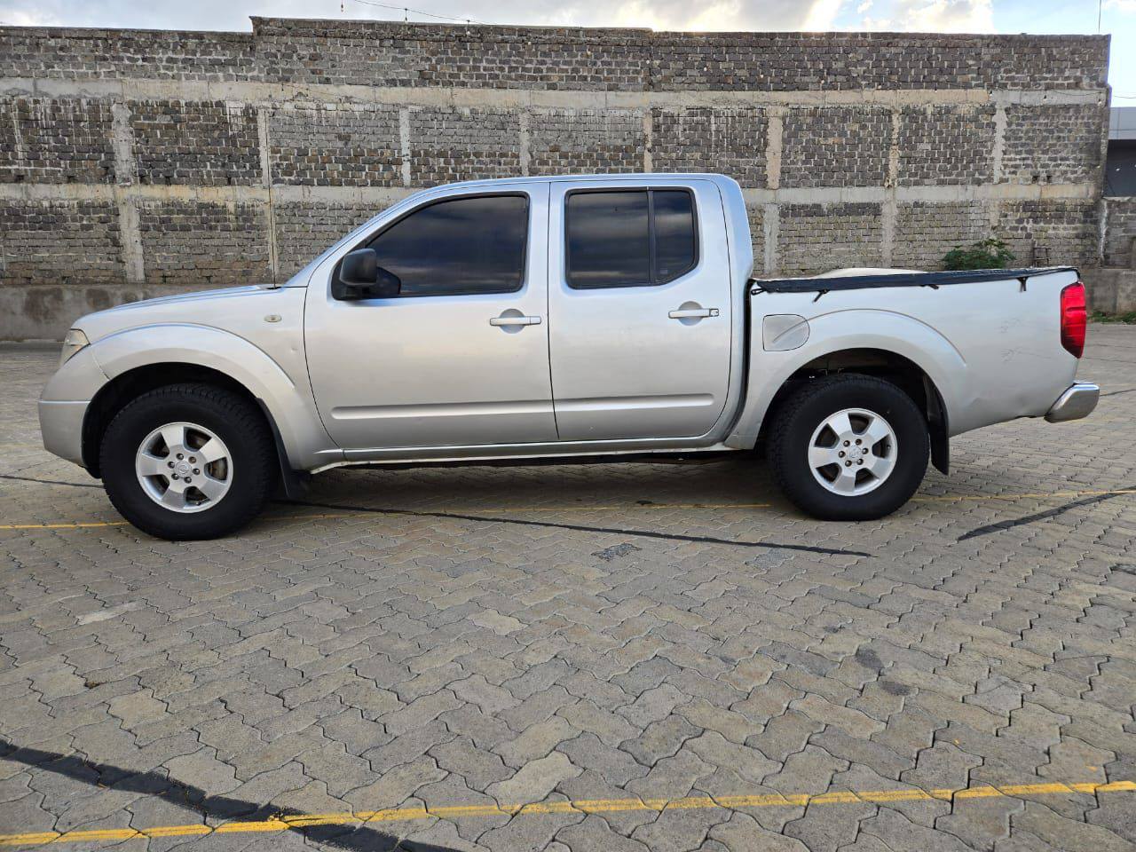 A picture of NISSAN NAVARA FOR SALE ASKING PRICE 1.1M NEG CALL WHATSAPP
