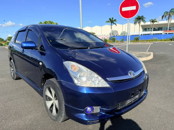 A picture of TOYOTA WISHI FULL FILE AC BEI 9 8 MIL 0783360709