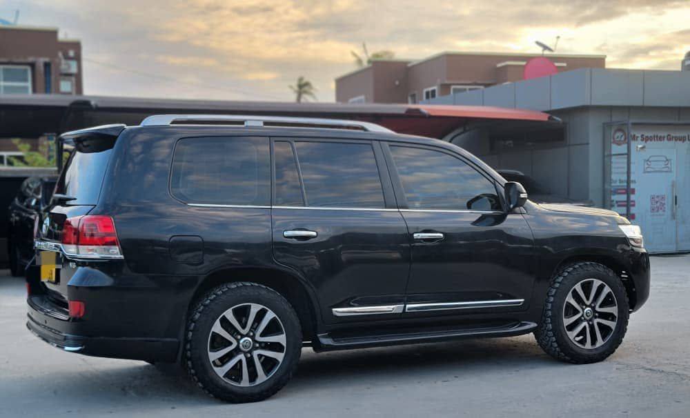 A picture of LAND CRUISER VXR V8 2019