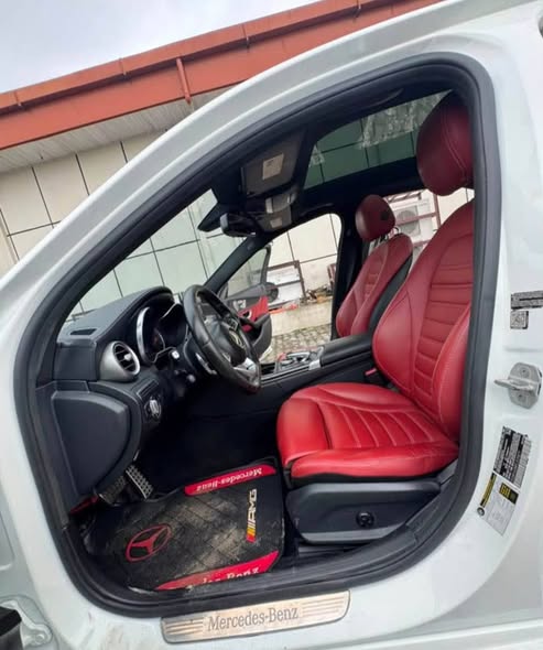 A picture of Mercedes Benz C400 2016 model