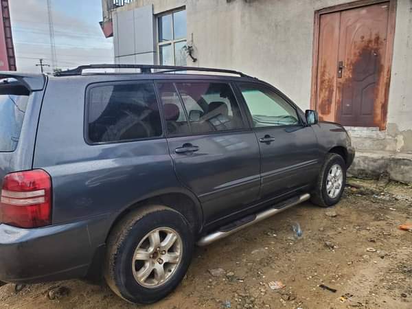 A picture of Toyota Highlander 2004MODEL for sale very affordable Price 3Million Buyer