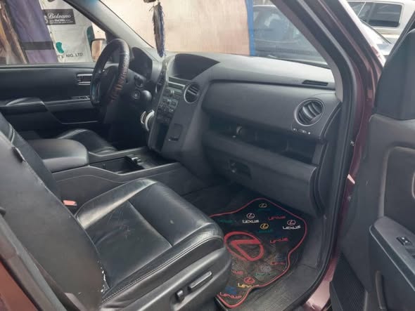 A picture of 2010 Honda pilot