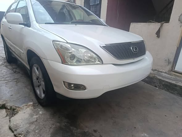 A picture of Lexus rx 330 2005 Tokunbo Standard awoof