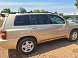A picture of Distress distress on this super clean 2005 Toyota Highlander
