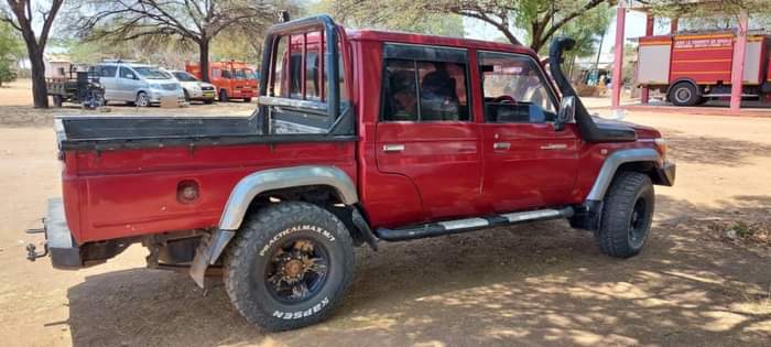 A picture of Landcruser milion 35.9 Tanzania Manual Diesel 1hz 0784857610 kama_una_uza_gari_lako_nitumie