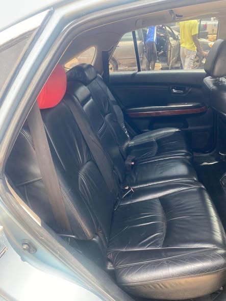 A picture of Sharp Distress Registered 2006 Lexus RX330 SUV