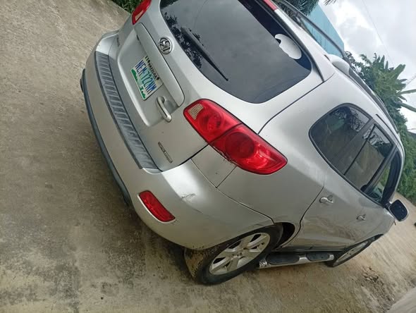 A picture of Hyundai santafi 2008 model