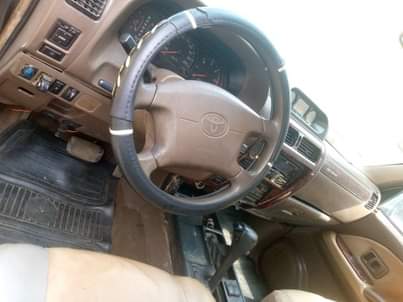 A picture of Toyota Prado jeep 2001 model