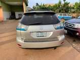 A picture of Lexus 330 05