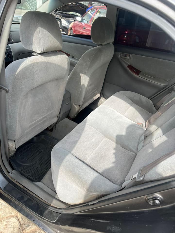 A picture of Toyota Corolla 04