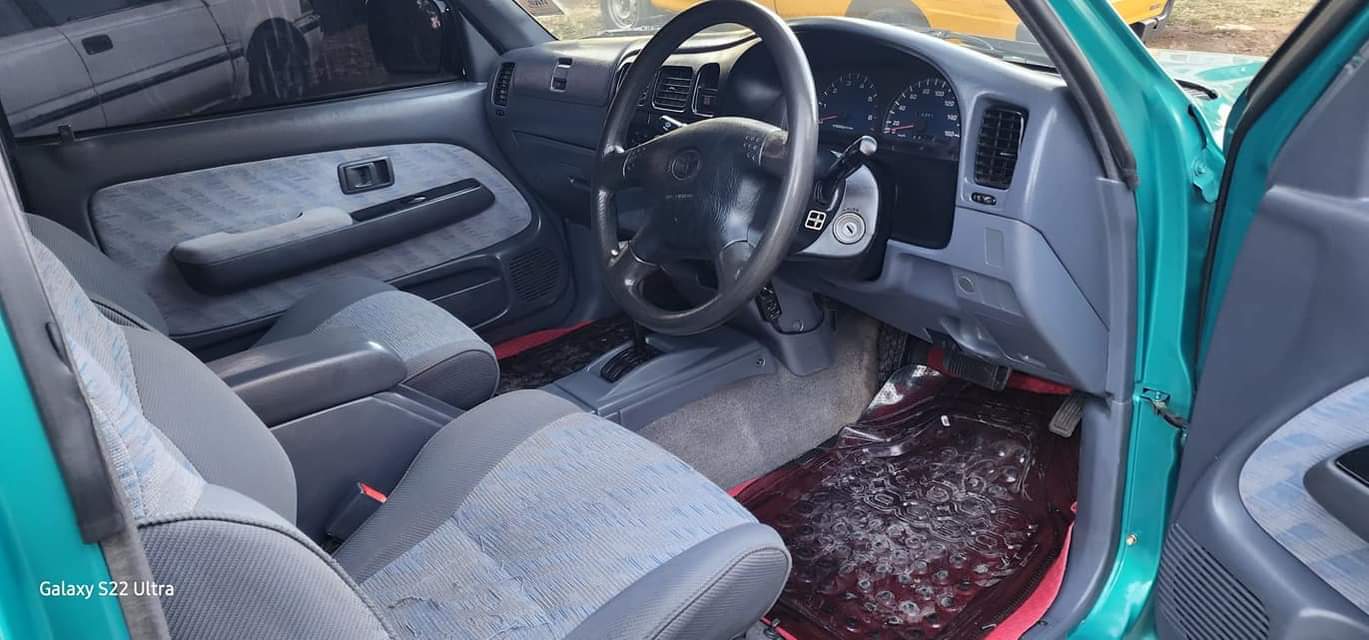 A picture of Pickup kali snaa imenyokaaa sna mpyaa gary imetunzwa snaa engine