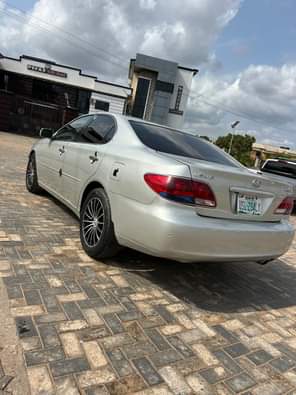 A picture of Extremely clean 2004 Lexus es330 with absolutely nothing to fix