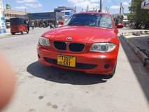 A picture of IMESHUKA BEI BMW SERIES 1 INAUZWA BADO MPYAA BEI 10MIL