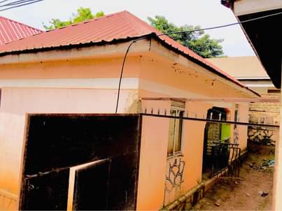 houses nansana