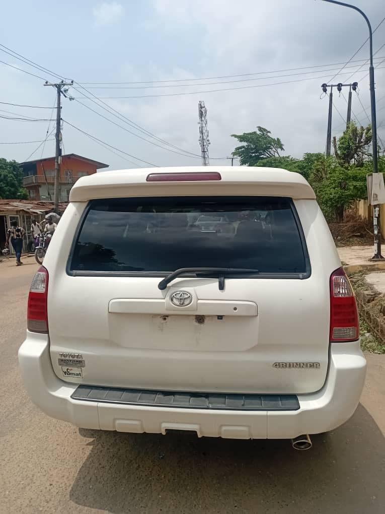A picture of Toyota 4 runner