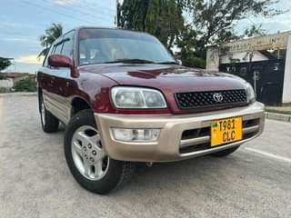 A picture of TOYOTA RAV4 BEI 12 7M