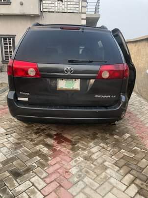 A picture of Toyota Sienna 2007