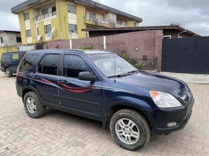 A picture of Honda crv 04 2.7m