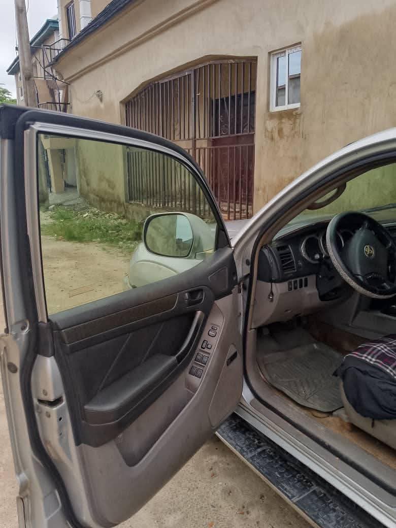A picture of 2005 Toyota 4runner