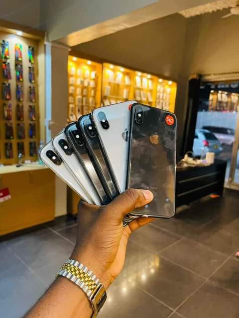 A picture of I phone x 64gb Face id No tt Betri 90