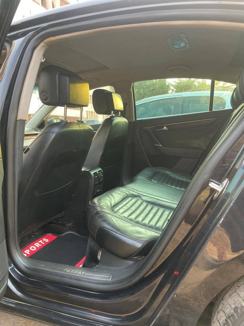 A picture of Volkswagen passat 2015 model