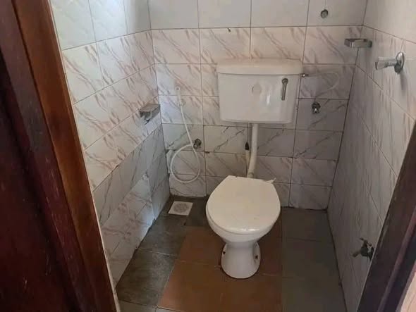 A picture of For rent in Mbalwa Namugongo at 400k Sitting room and