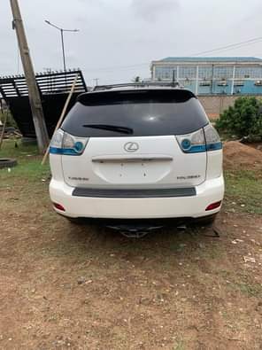 A picture of CLEAN TITTLE FIRST BODY LEXUS RX 350 FULL OPTION NEAT
