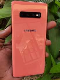 A picture of SAMSUNG S10 PLUS NO CRACK AT 290000 FIXED PRICE 