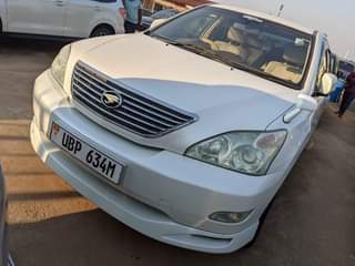 A picture of TOYOTA HARRIER KAWUNDO UBP PRICE 48M Wstup 0776717226