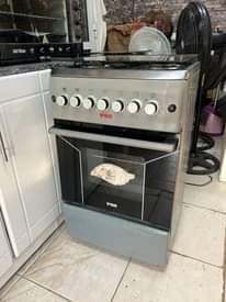 A picture of Von plate 4 Full gass Clean sanaaa Bei 280000 Pigaa