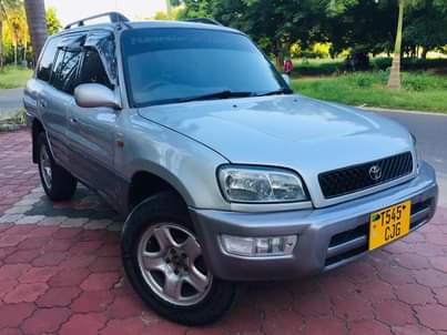 A picture of TOYOTA RAVA4 OLD