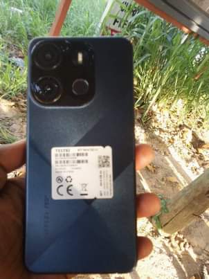 A picture of Pop 7 pro gb 64 ram 4 Android 12 chaji