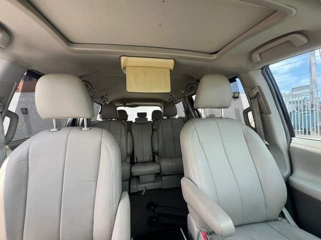 A picture of Foreign used TOYOTA SIENNA 2014 XLE full option