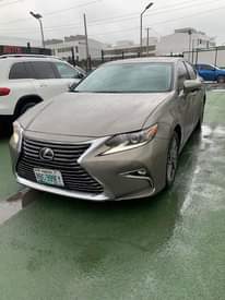 A picture of Lexus Es350