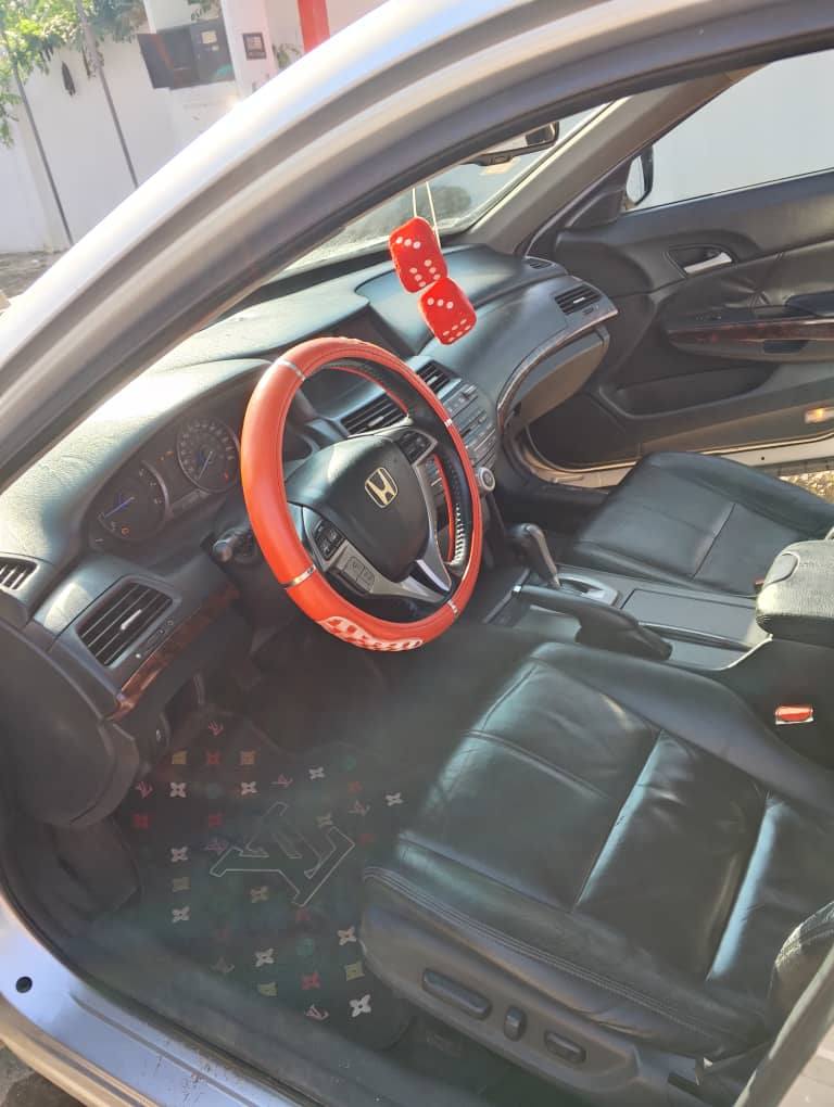 A picture of Honda Crosstour 2010 model