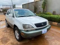 A picture of Lexus Rx 300