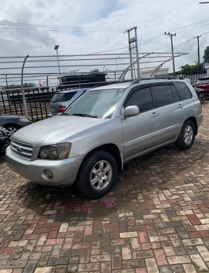 A picture of 2002 Toyota 2002