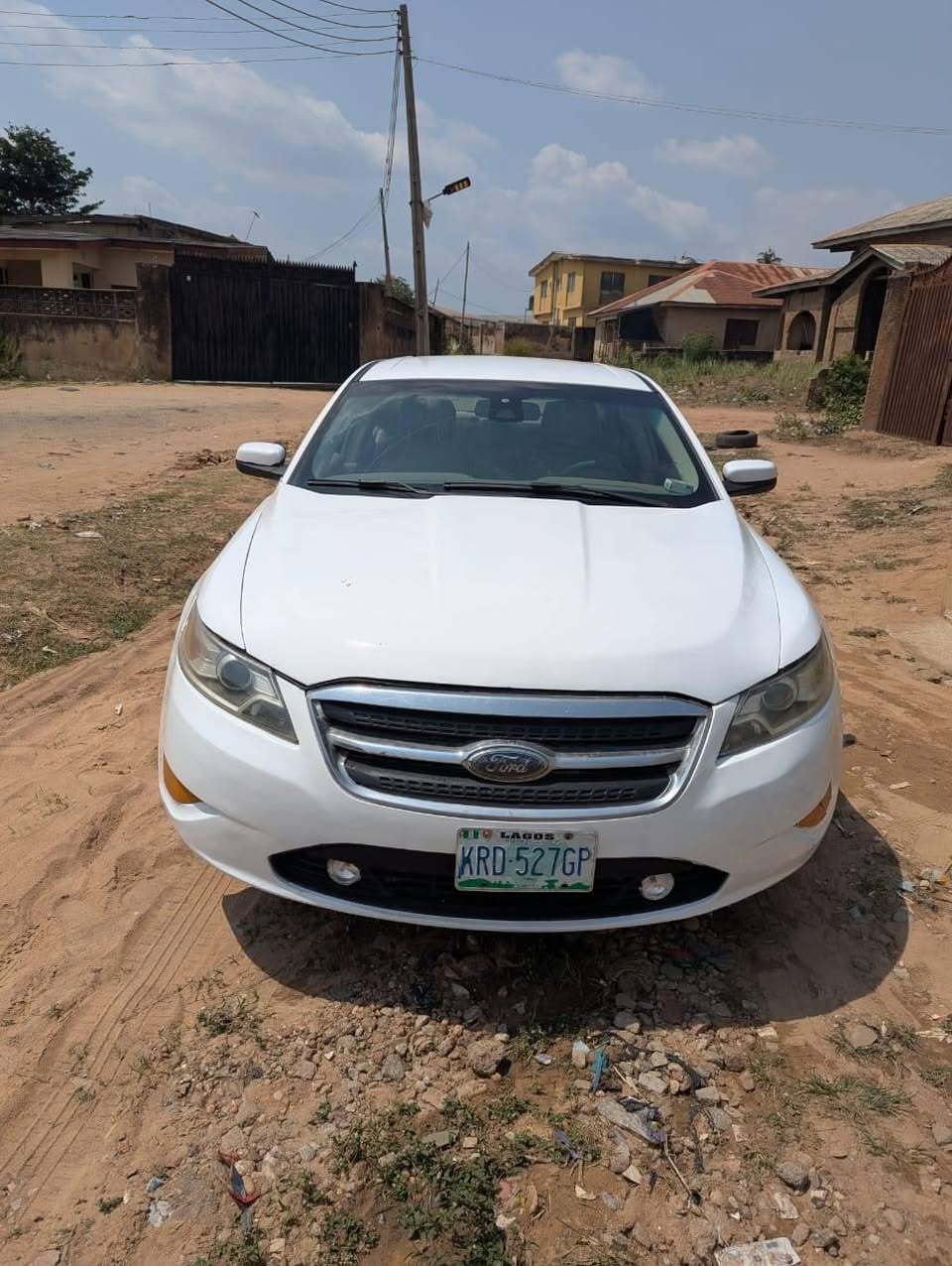 A picture of FORD TAURUS