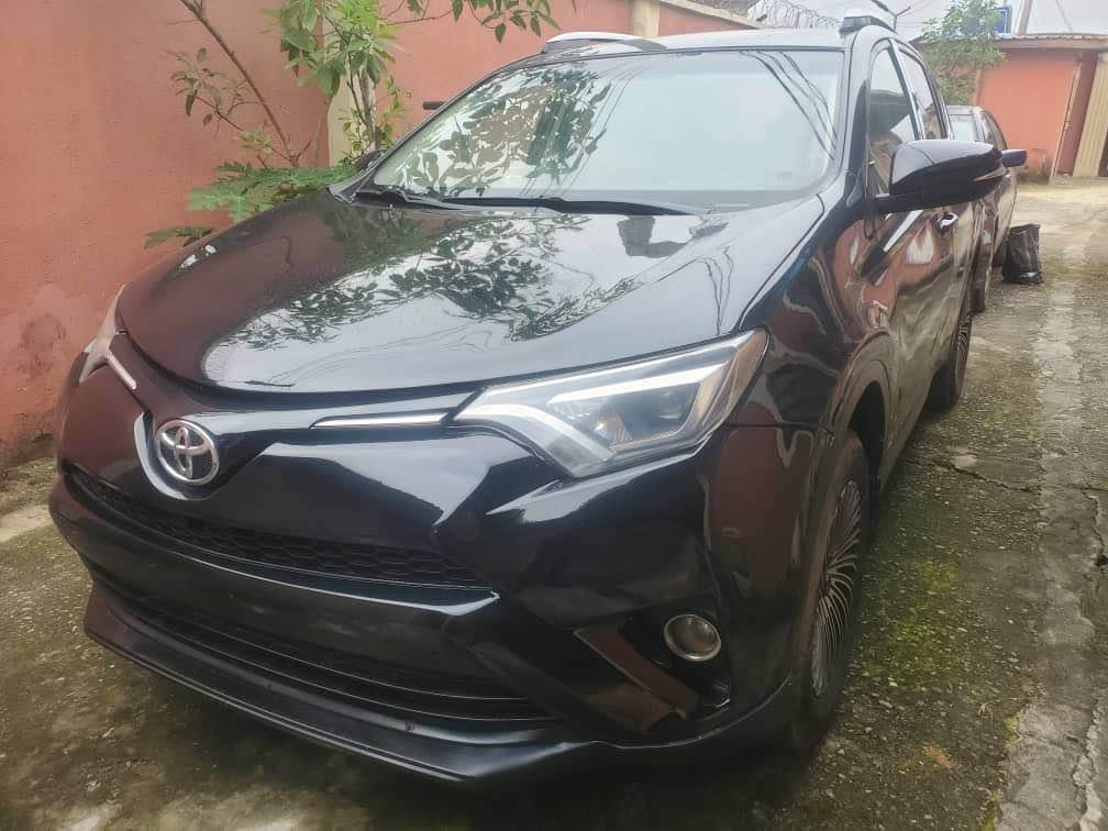 A picture of Toyota RAV4 2015