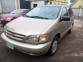 A picture of 2002 Toyota Sienna On God