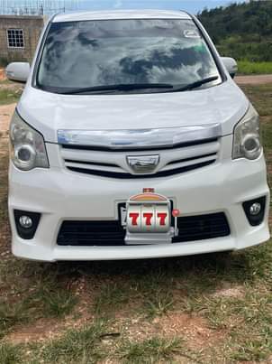 used toyota noah