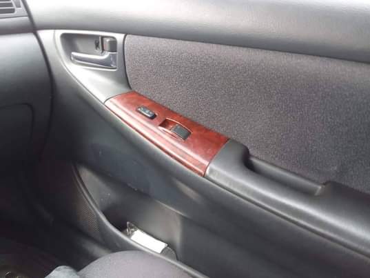 A picture of Obama Toyota Corolla car 2005 prize N4m