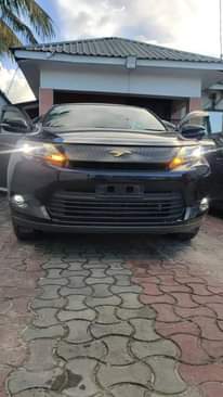 A picture of Toyota harrier Anaconda 2014