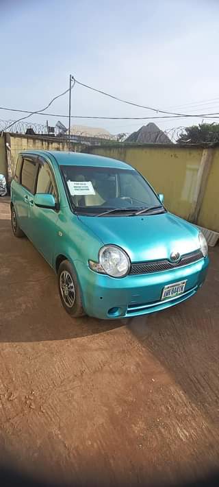 A picture of Toyota sienta with Yaris engine